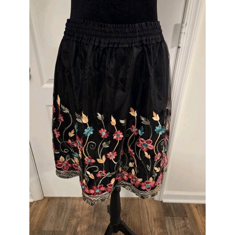 August Silk Black Floral Embroidered Silk A-Line Pull-On Skirt Knee - Size L